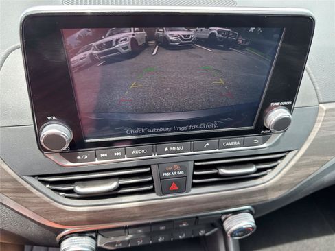 Used 2025 Nissan Altima 2.5 SV FWD image 24