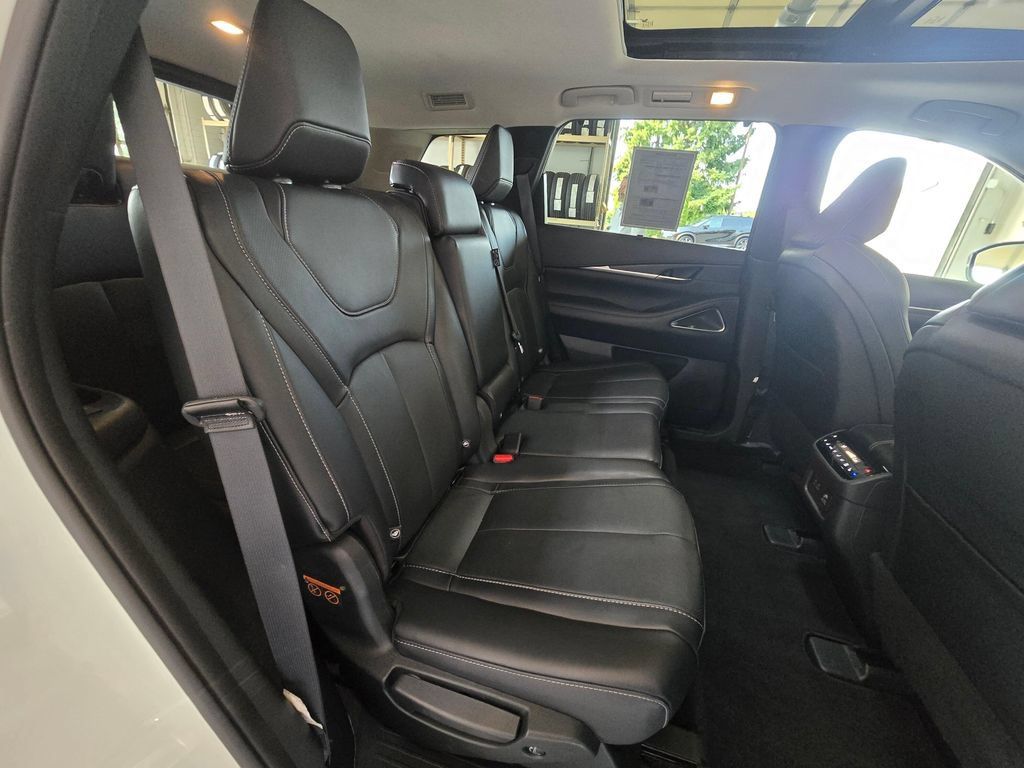 Certified 2024 INFINITI QX60 Sensory w/ Cargo Package AWD/4WD image 26