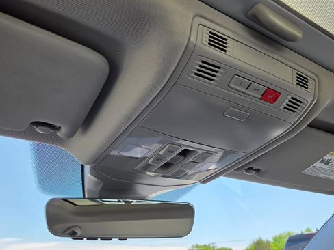 Used 2026 Volkswagen Jetta SE FWD image 34