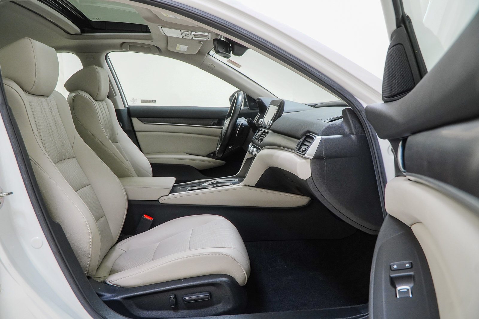 Used 2019 Honda Accord Touring image 37