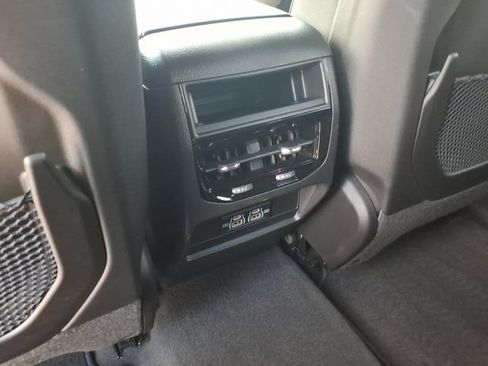 Used 2025 Jeep Grand Cherokee Laredo RWD image 9
