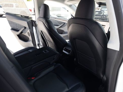 Used 2023 Tesla Model Y Long Range AWD/4WD image 19