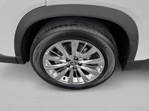 Certified 2025 Toyota Grand Highlander AWD image 9