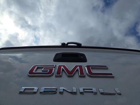 Used 2022 GMC Canyon Denali image 9