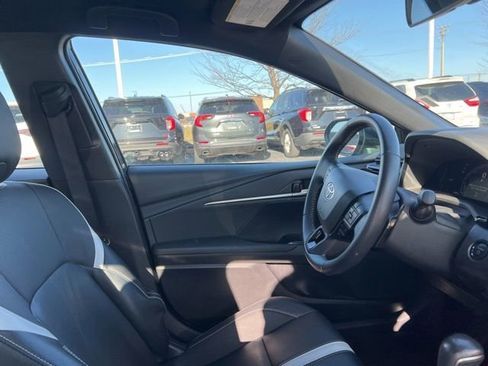 Used 2025 Toyota Camry SE image 34