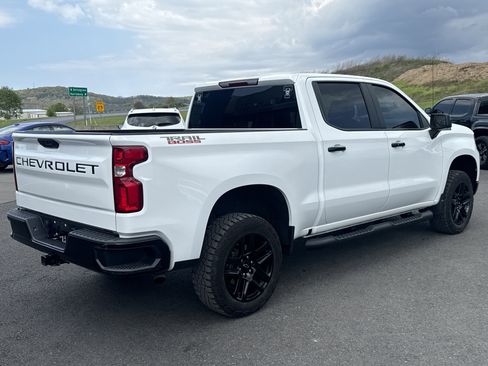 Used 2024 Chevrolet Silverado 1500 LT Trail Boss w/ Protection Package AWD/4WD image 3