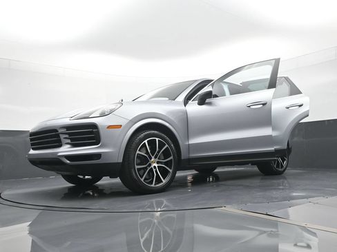 Certified 2020 Porsche Cayenne S AWD/4WD image 31