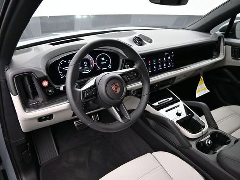New 2025 Porsche Cayenne S image 4