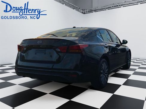 Used 2024 Nissan Altima 2.5 SV image 5