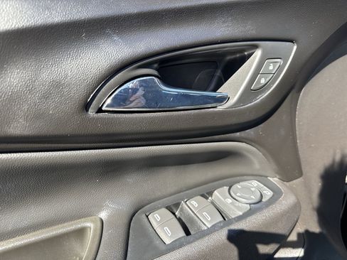 Used 2018 Chevrolet Equinox LT image 24