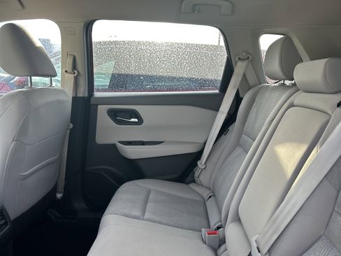 Used 2025 Nissan Rogue SV image 14