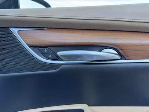 Used 2018 Cadillac XT5 Platinum w/ Driver Assist Package image 31