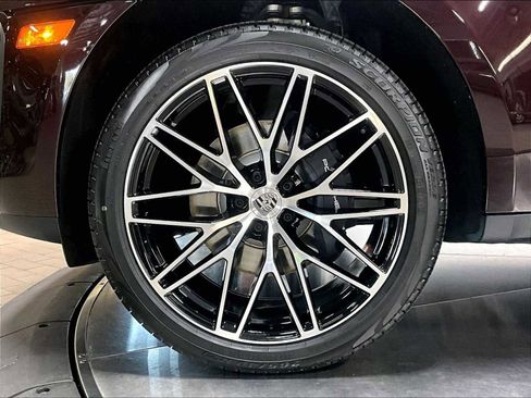 New 2026 Porsche Macan image 11