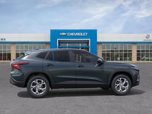 New 2026 Chevrolet Trax LS w/ LS Convenience Package FWD image 5