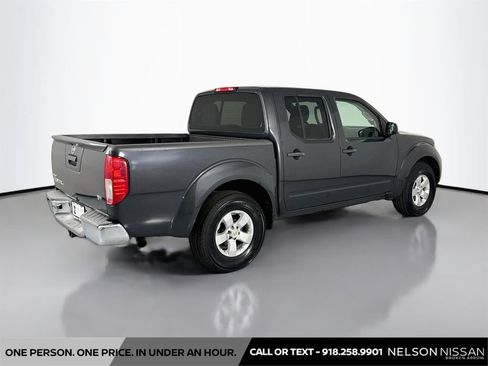 Used 2013 Nissan Frontier SV RWD image 5