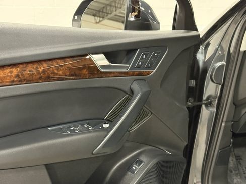 Used 2018 Audi Q5 2.0T Premium Plus w/ Premium Plus Package AWD/4WD image 12