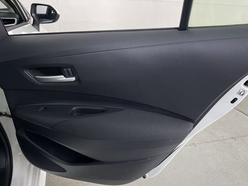 Used 2021 Toyota Corolla LE w/ LE Convenience Package FWD image 21