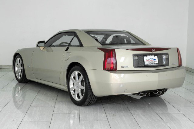 Used 2006 Cadillac XLR RWD image 12