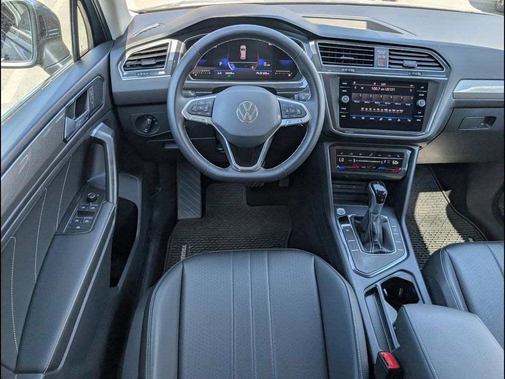 Used 2023 Volkswagen Tiguan SE FWD image 9