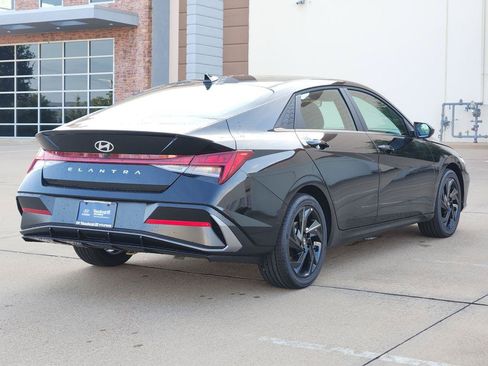 New 2026 Hyundai Elantra SEL Sport FWD image 4