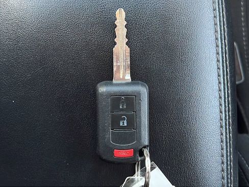 Used 2020 Mitsubishi Outlander ES FWD image 26