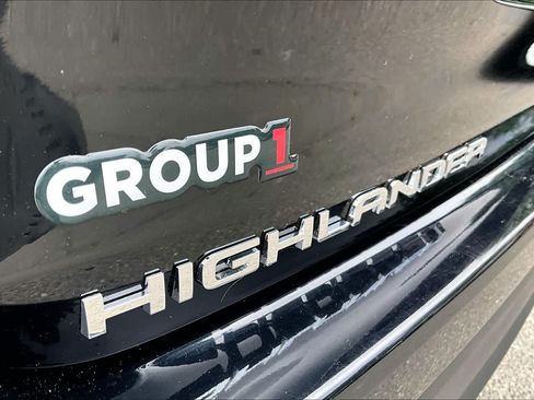 Used 2023 Toyota Highlander XLE AWD/4WD image 10