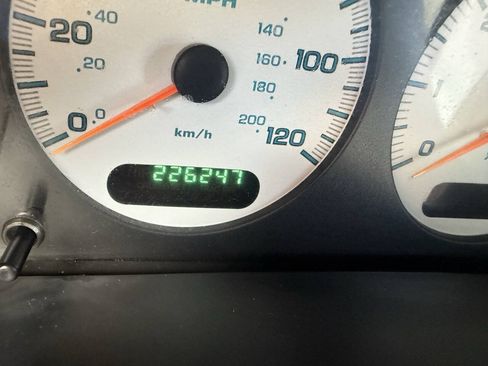Used 2003 Chrysler Town & Country LX FWD image 23