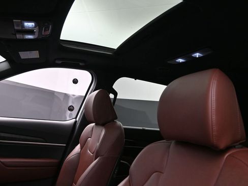 Used 2024 Kia Telluride EX w/ EX Captain's Chair Package image 17