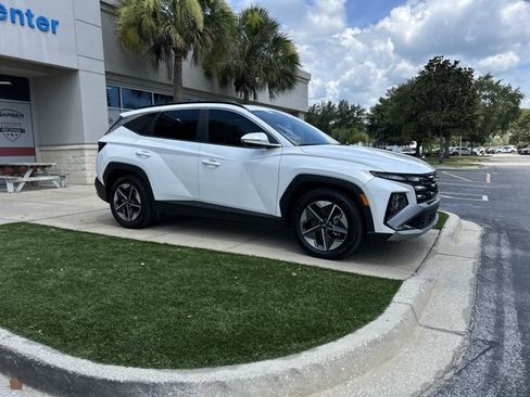 Used 2025 Hyundai Tucson SEL FWD image 2