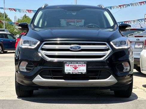 Used 2018 Ford Escape Titanium image 2