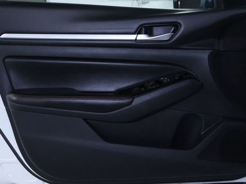 Used 2024 Nissan Altima 2.5 SR image 12