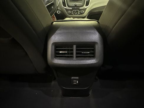 Used 2020 Chevrolet Equinox LS w/ LS Convenience Package FWD image 28