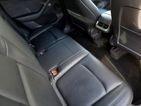 Used 2021 Tesla Model Y Long Range image 29