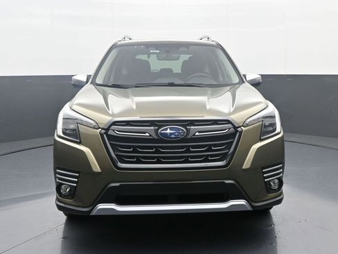 Used 2022 Subaru Forester Touring image 2