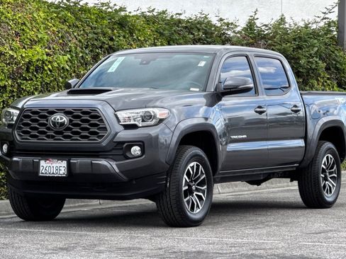 Used 2021 Toyota Tacoma TRD Sport w/ Technology Package AWD/4WD image 9