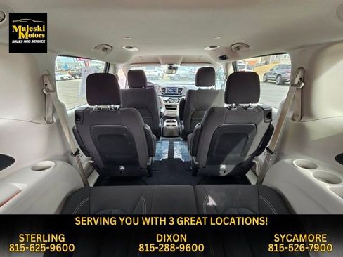 Used 2024 Chrysler Voyager LX image 24