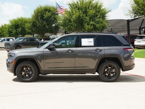 New 2025 Jeep Grand Cherokee Altitude RWD image 2