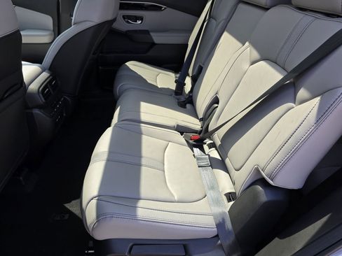 Used 2025 Honda Pilot Touring image 28