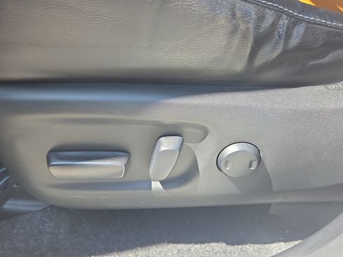 Used 2016 Toyota RAV4 Limited AWD/4WD image 10