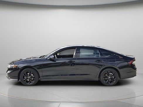 Used 2025 Honda Accord SE image 4