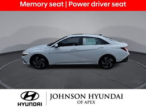 Used 2025 Hyundai Elantra Limited FWD image 5