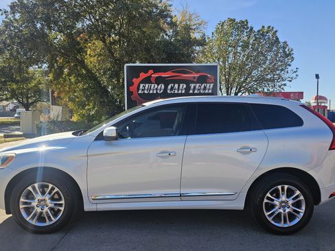 Used 2015 Volvo XC60 T5 Platinum image 2