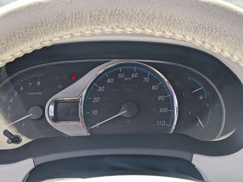 Used 2014 Toyota Sienna XLE image 10