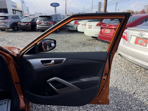 Used 2012 Hyundai Veloster w/ Style Pkg image 11