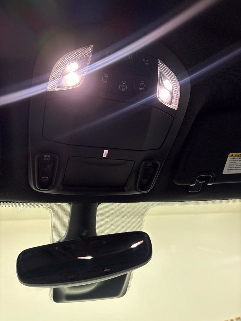 Used 2025 Chrysler Pacifica Limited FWD image 14