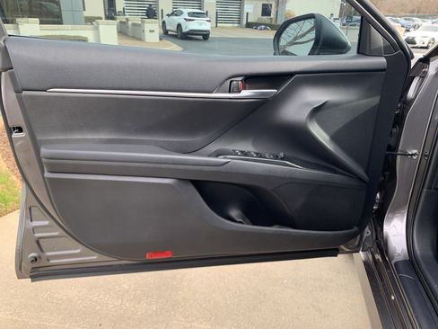Used 2020 Toyota Camry LE image 14