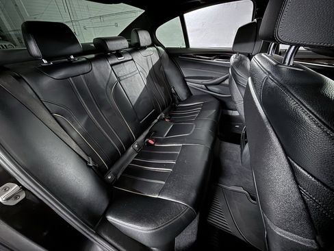 Used 2017 BMW 540i xDrive image 24