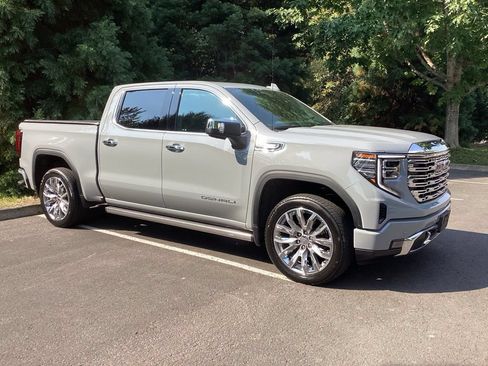 Used 2025 GMC Sierra 1500 Denali w/ Denali Reserve Package AWD/4WD image 11