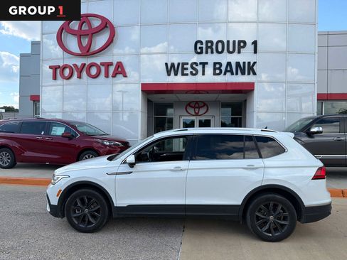 Used 2024 Volkswagen Tiguan SE AWD/4WD image 1