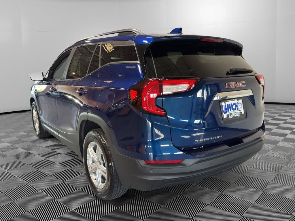 Used 2023 GMC Terrain SLE w/ Driver Convenience Package FWD image 3